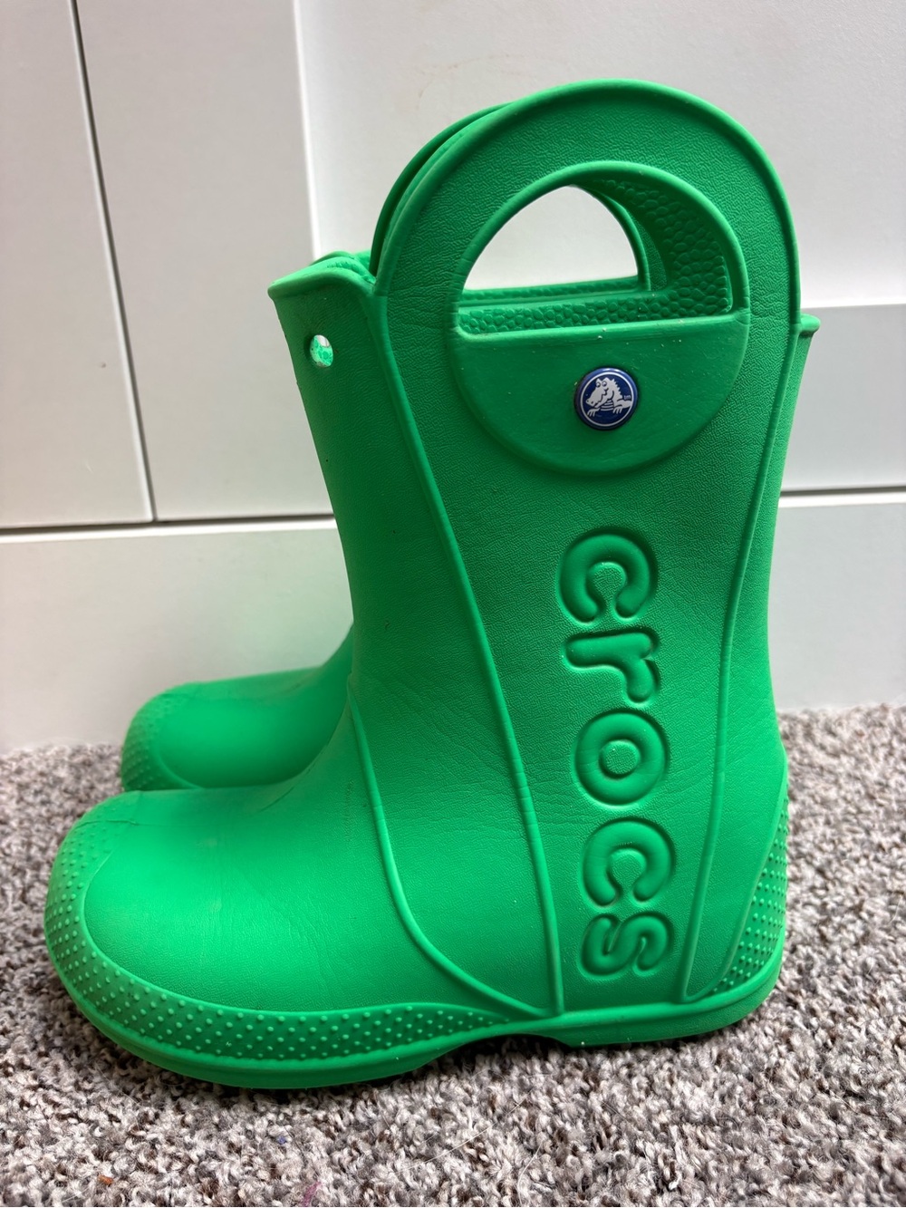 CROCS Kids' Bright Green Pull-On Rain Boots Size 2Y